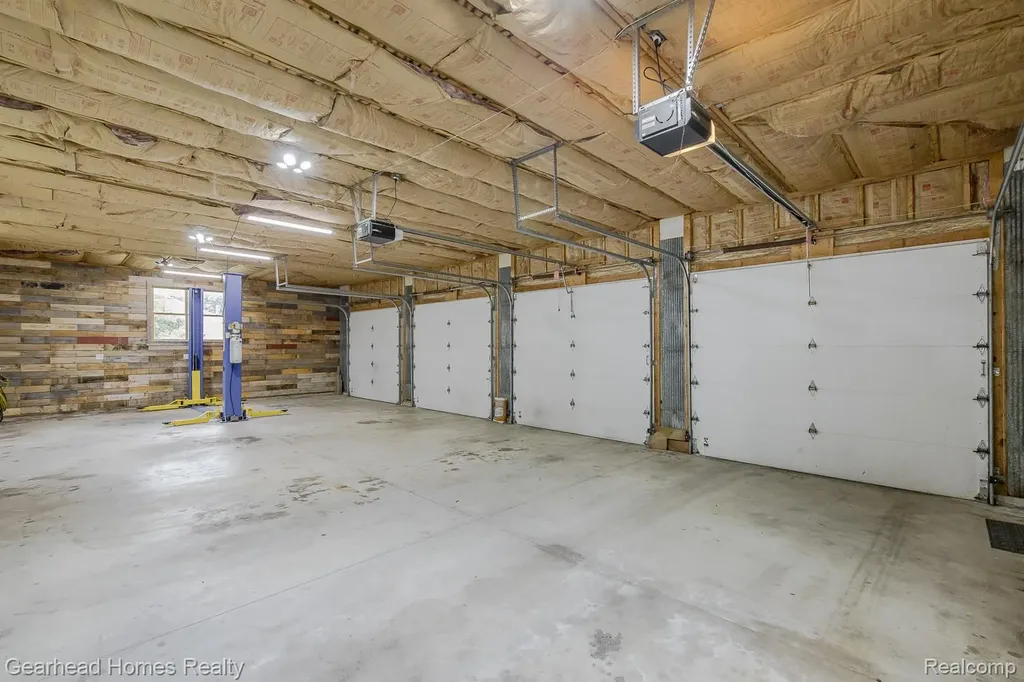 6296 Elizabeth Lake Road Waterford Charter Township MI 48327
