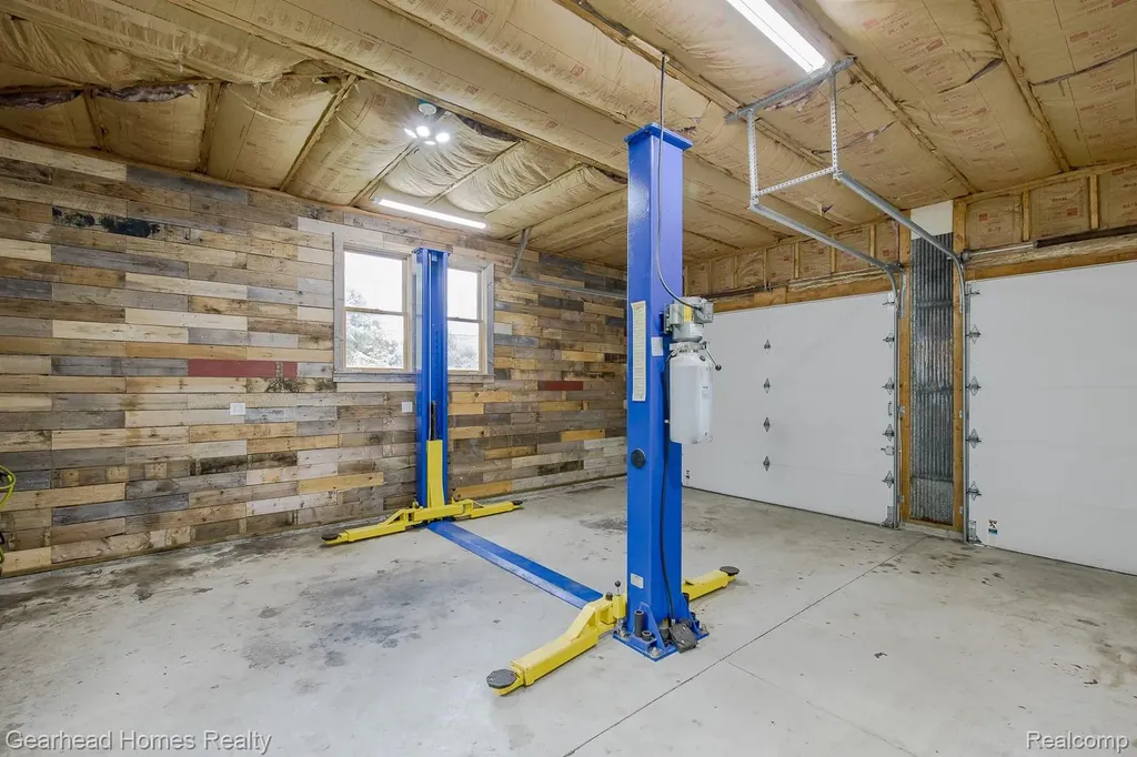 6296 Elizabeth Lake Road Waterford Charter Township MI 48327