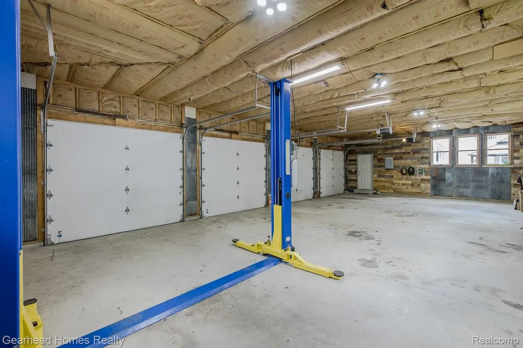 6296 Elizabeth Lake Road Waterford Charter Township MI 48327