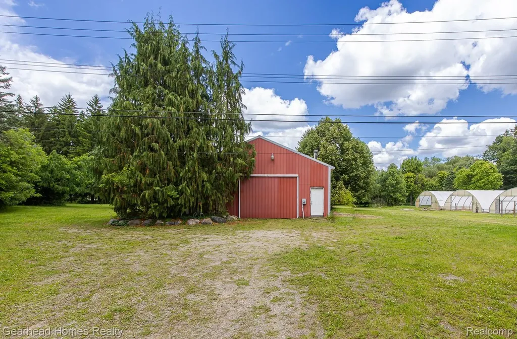 6296 Elizabeth Lake Road Waterford Charter Township MI 48327