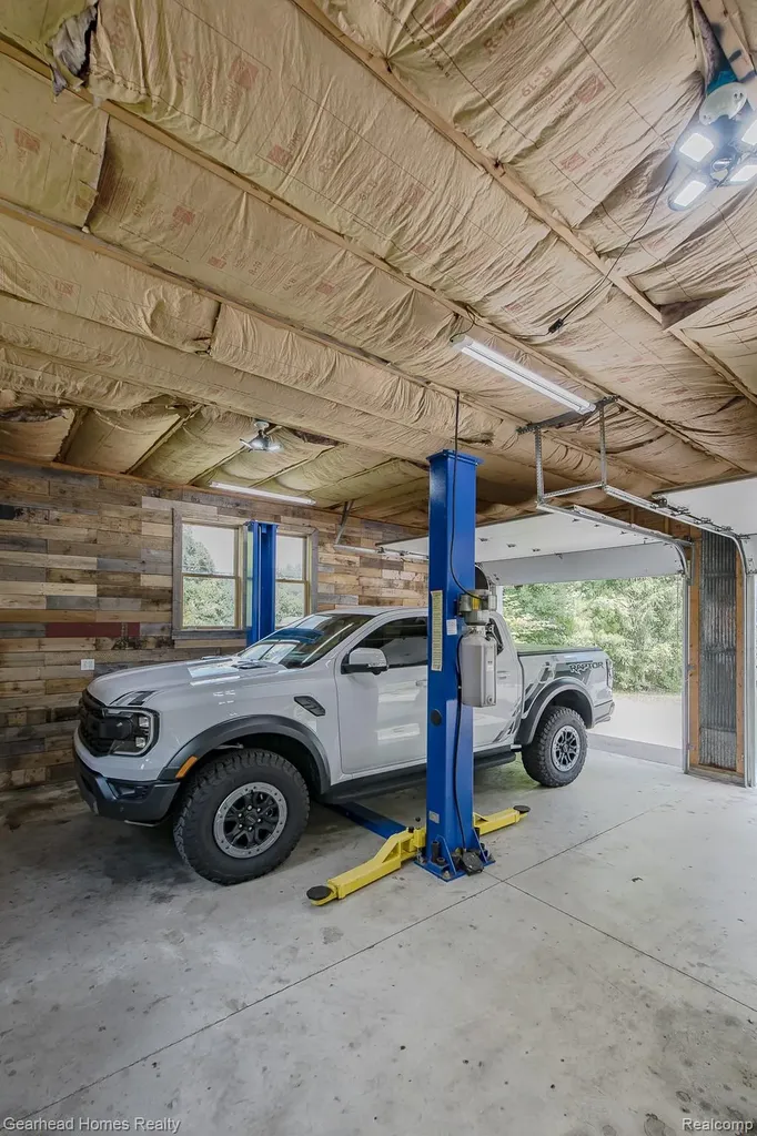 6296 Elizabeth Lake Road Waterford Charter Township MI 48327