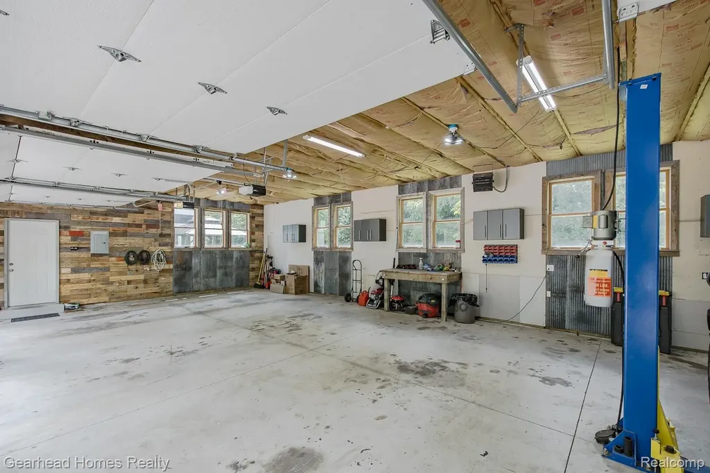 6296 Elizabeth Lake Road Waterford Charter Township MI 48327