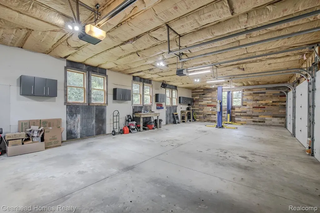 6296 Elizabeth Lake Road Waterford Charter Township MI 48327