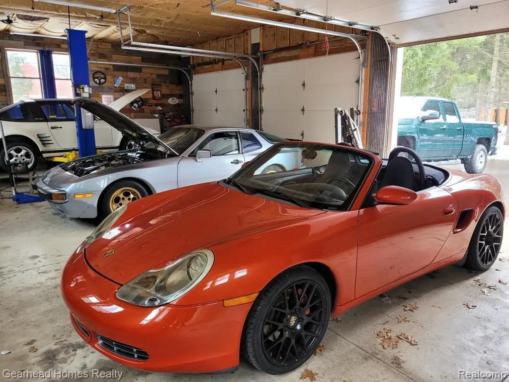 6296 Elizabeth Lake Road Waterford Charter Township MI 48327