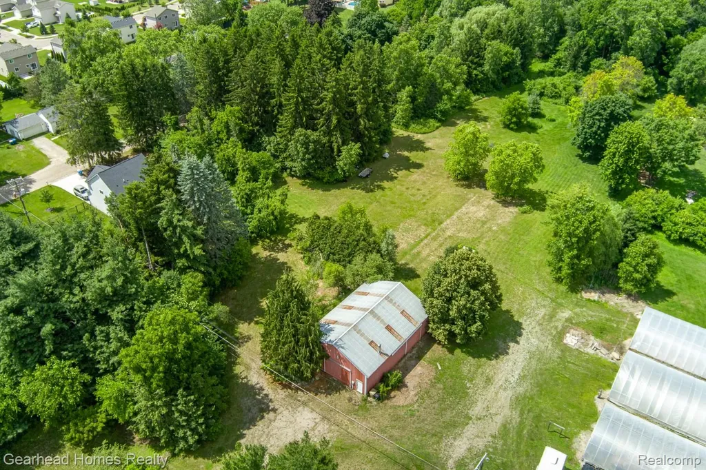 6296 Elizabeth Lake Road Waterford Charter Township MI 48327