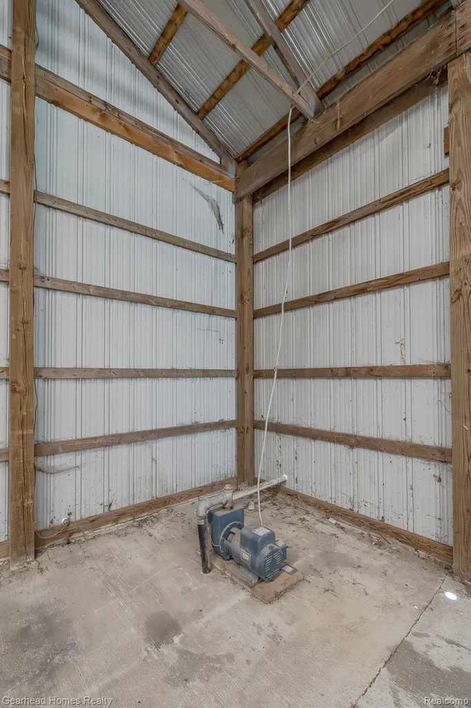 6296 Elizabeth Lake Road Waterford Charter Township MI 48327