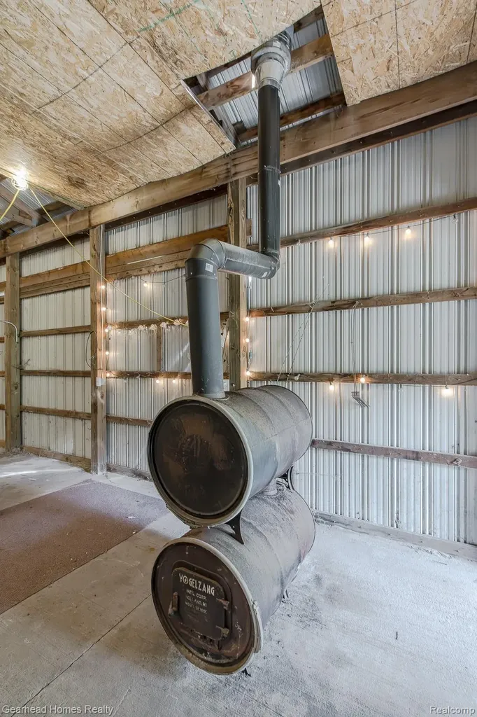 6296 Elizabeth Lake Road Waterford Charter Township MI 48327