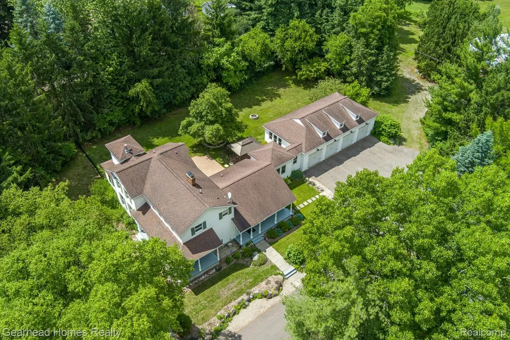 6296 Elizabeth Lake Road Waterford Charter Township MI 48327