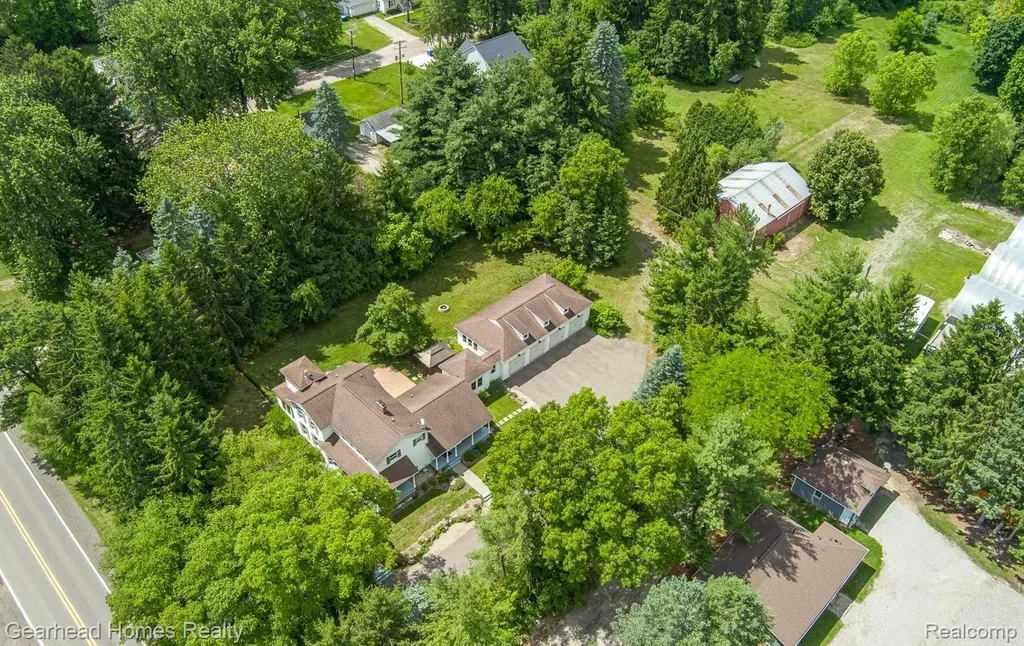 6296 Elizabeth Lake Road Waterford Charter Township MI 48327