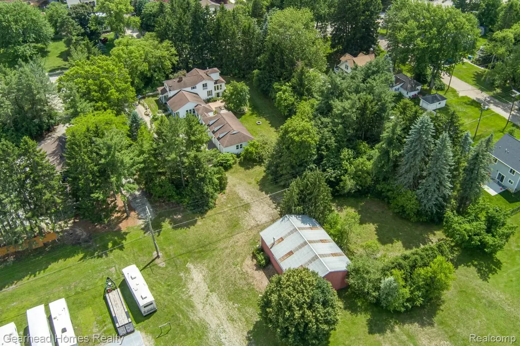 6296 Elizabeth Lake Road Waterford Charter Township MI 48327