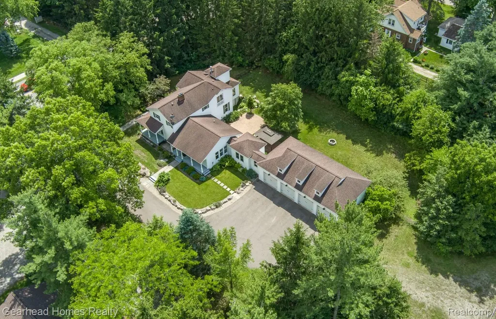 6296 Elizabeth Lake Road Waterford Charter Township MI 48327