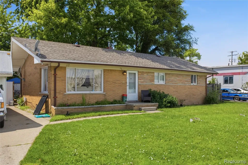 117 N Groesbeck Highway Mt. Clemens City MI 48043