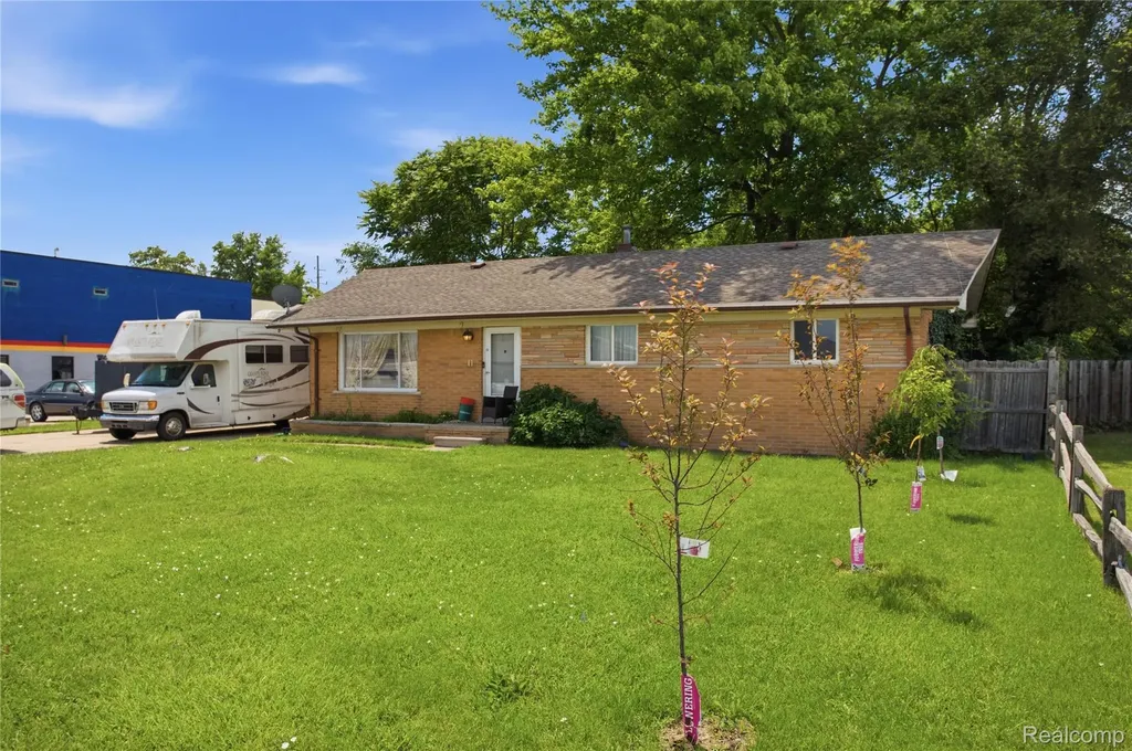 117 N Groesbeck Highway Mt. Clemens City MI 48043