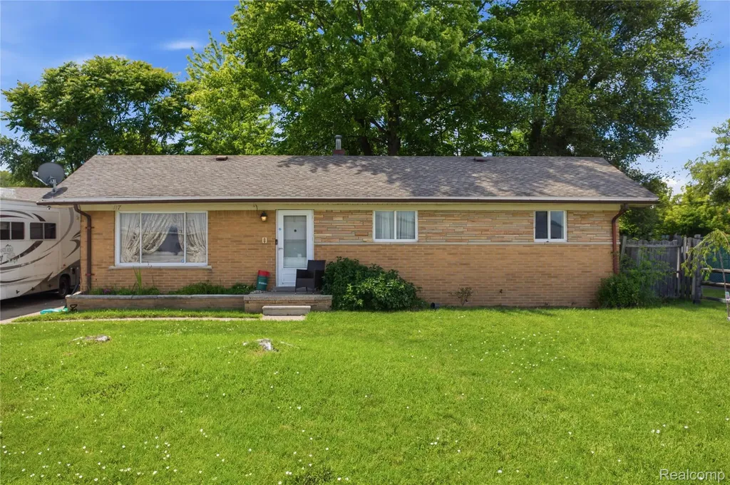 117 N Groesbeck Highway Mt. Clemens City MI 48043