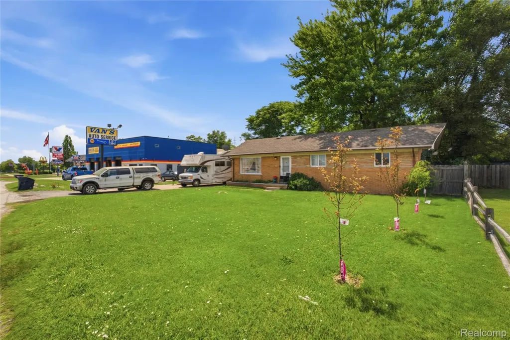 117 N Groesbeck Highway Mt. Clemens City MI 48043