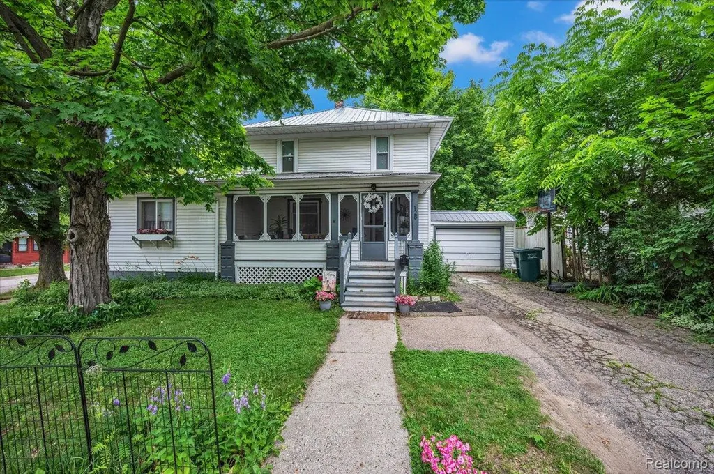 128 Fox Street Lapeer City MI 48446