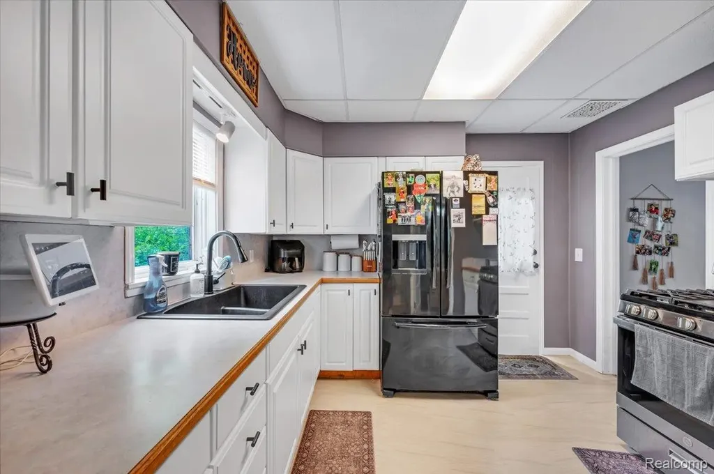 128 Fox Street Lapeer City MI 48446