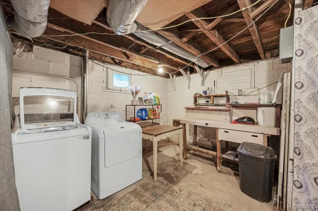 128 Fox Street Lapeer City MI 48446