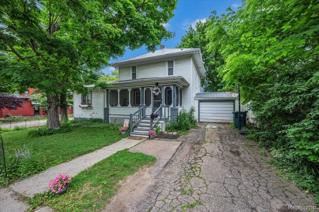 128 Fox Street Lapeer City MI 48446