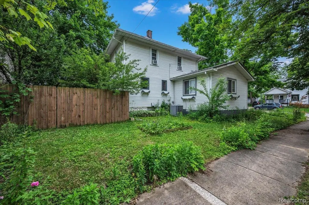128 Fox Street Lapeer City MI 48446