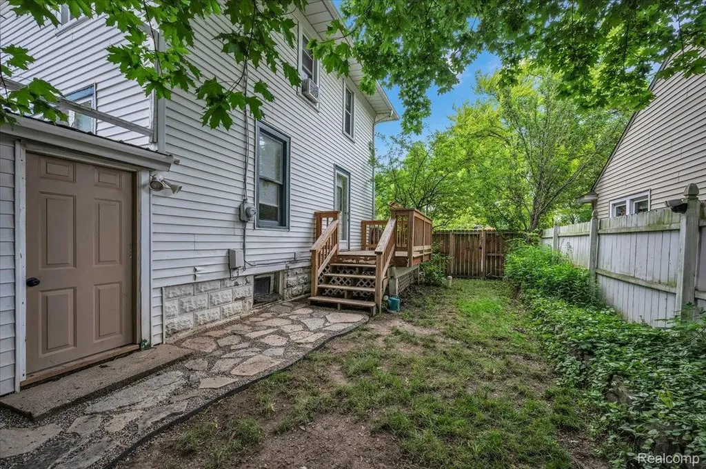 128 Fox Street Lapeer City MI 48446