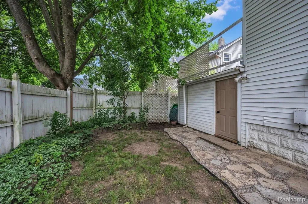 128 Fox Street Lapeer City MI 48446