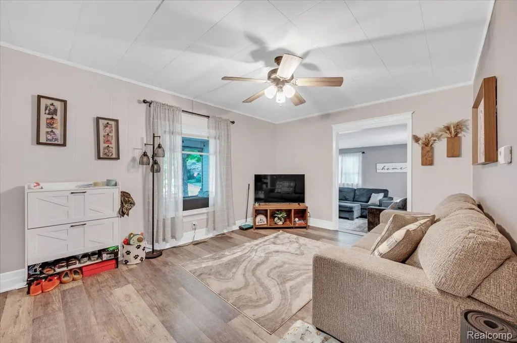 128 Fox Street Lapeer City MI 48446