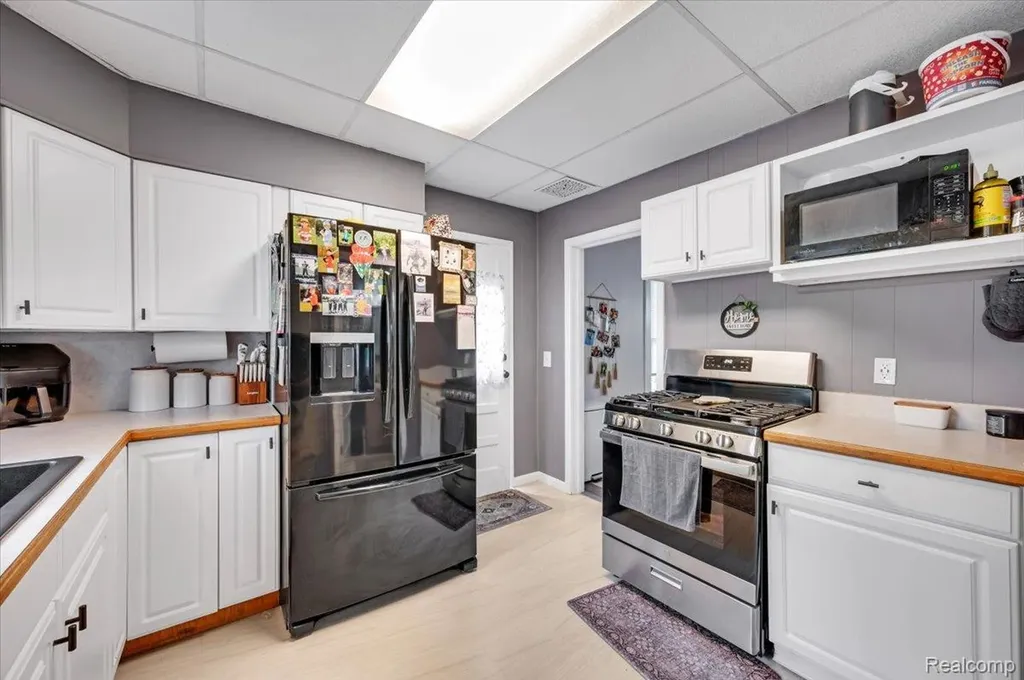 128 Fox Street Lapeer City MI 48446