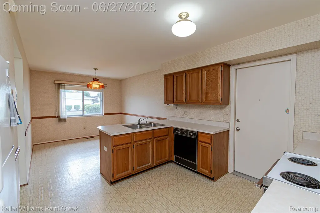 31980 Mark Adam Lange Warren City MI 48093