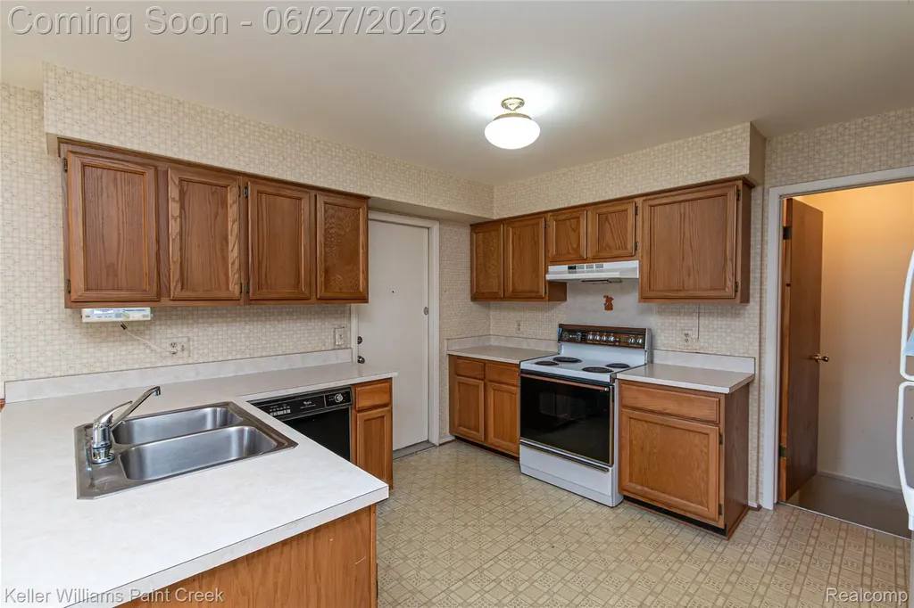 31980 Mark Adam Lange Warren City MI 48093