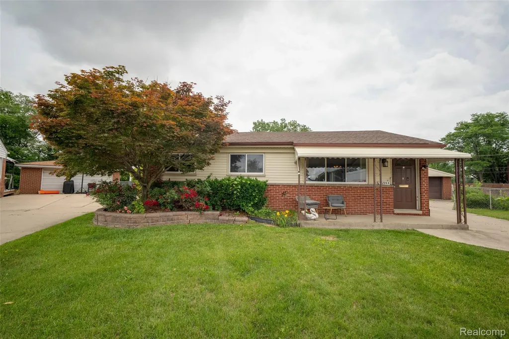 16944 Hans Court Fraser City MI 48026