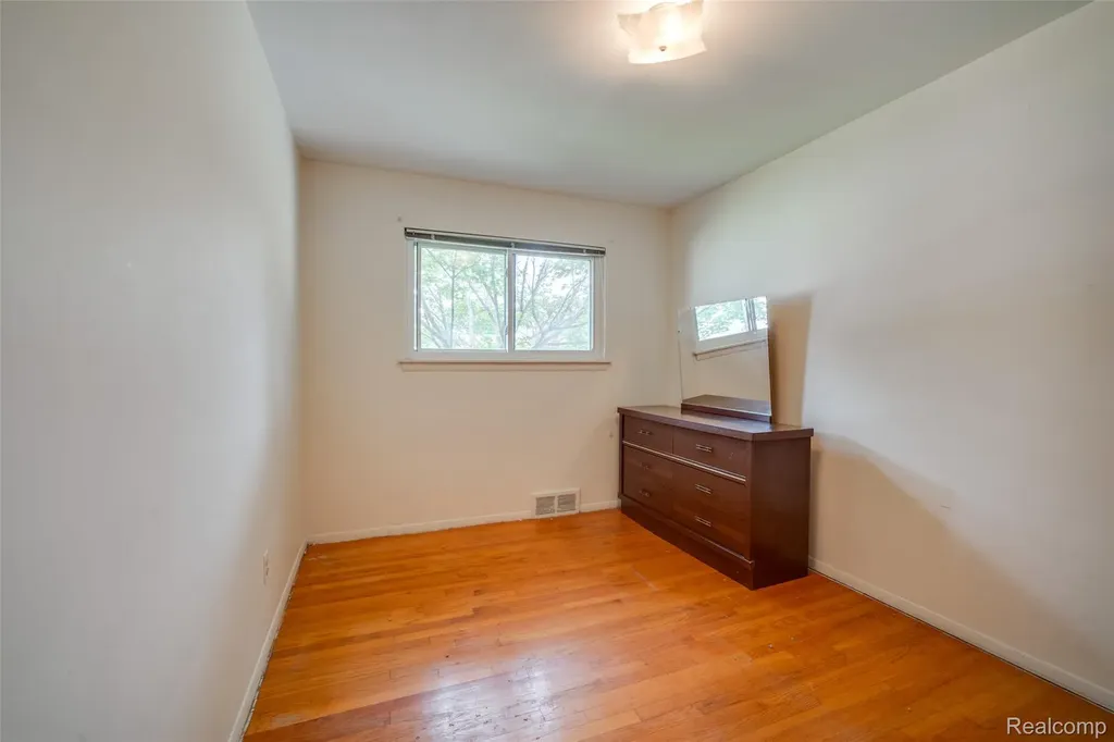 16944 Hans Court Fraser City MI 48026