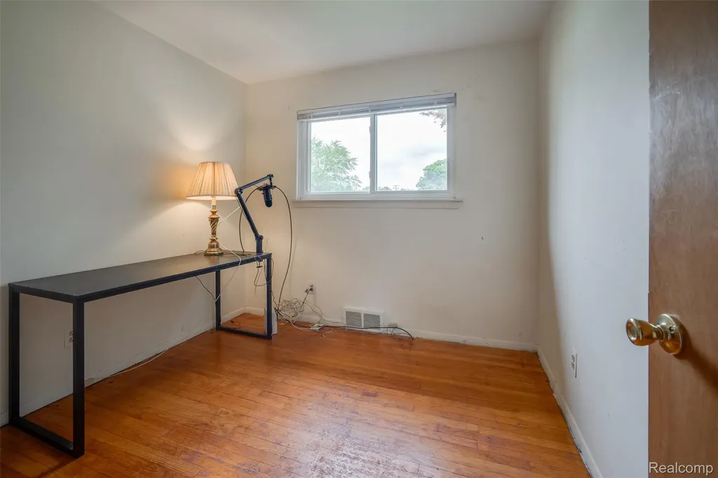 16944 Hans Court Fraser City MI 48026