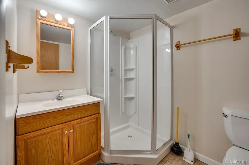 16944 Hans Court Fraser City MI 48026
