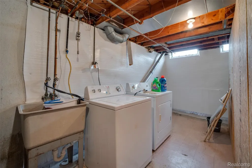16944 Hans Court Fraser City MI 48026