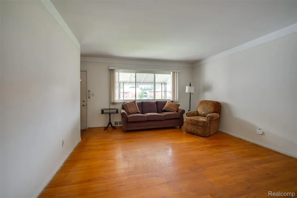 16944 Hans Court Fraser City MI 48026