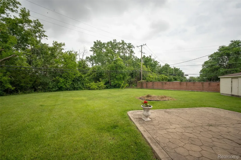 16944 Hans Court Fraser City MI 48026