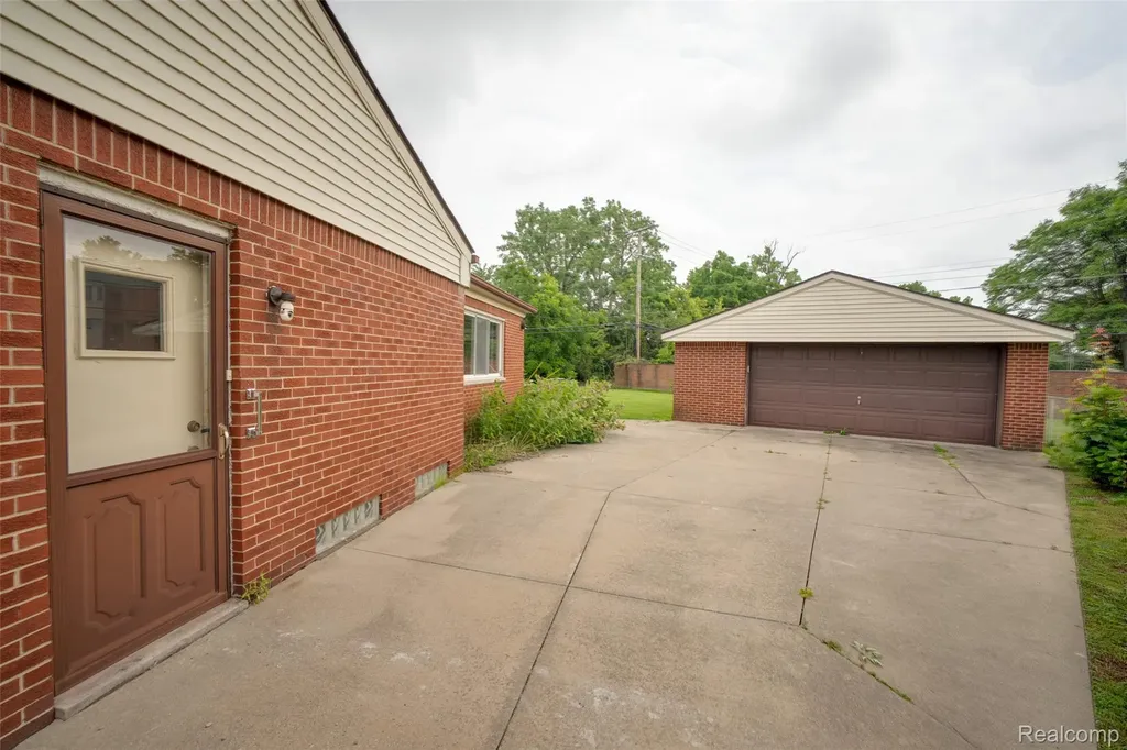 16944 Hans Court Fraser City MI 48026