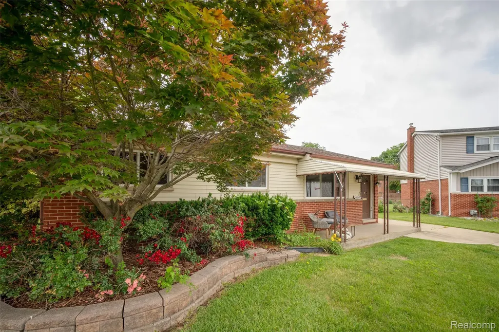 16944 Hans Court Fraser City MI 48026