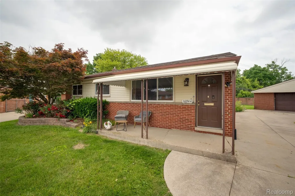 16944 Hans Court Fraser City MI 48026