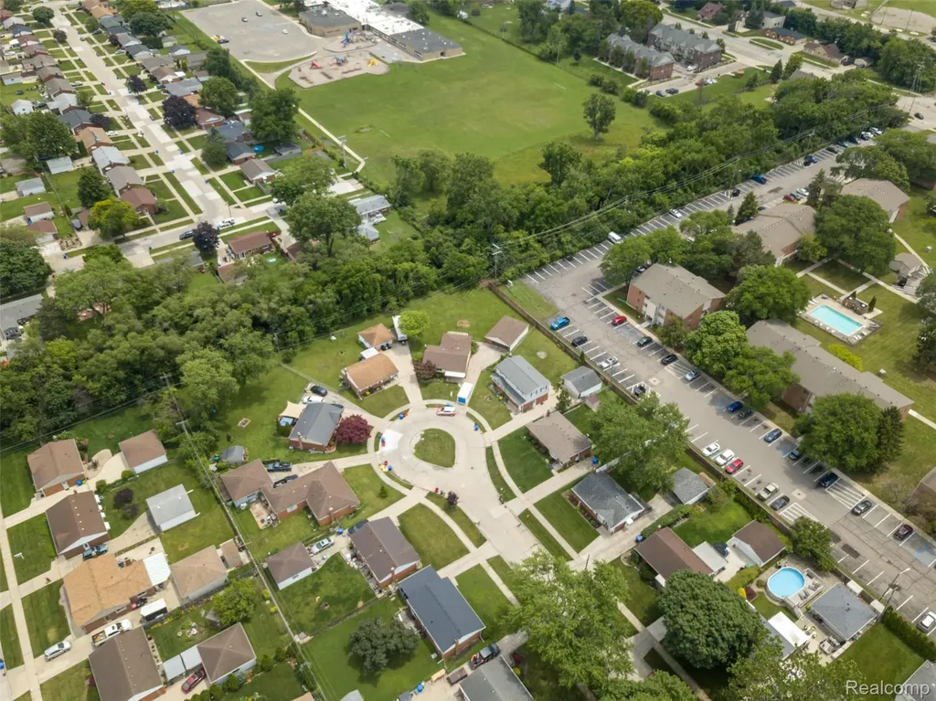 16944 Hans Court Fraser City MI 48026