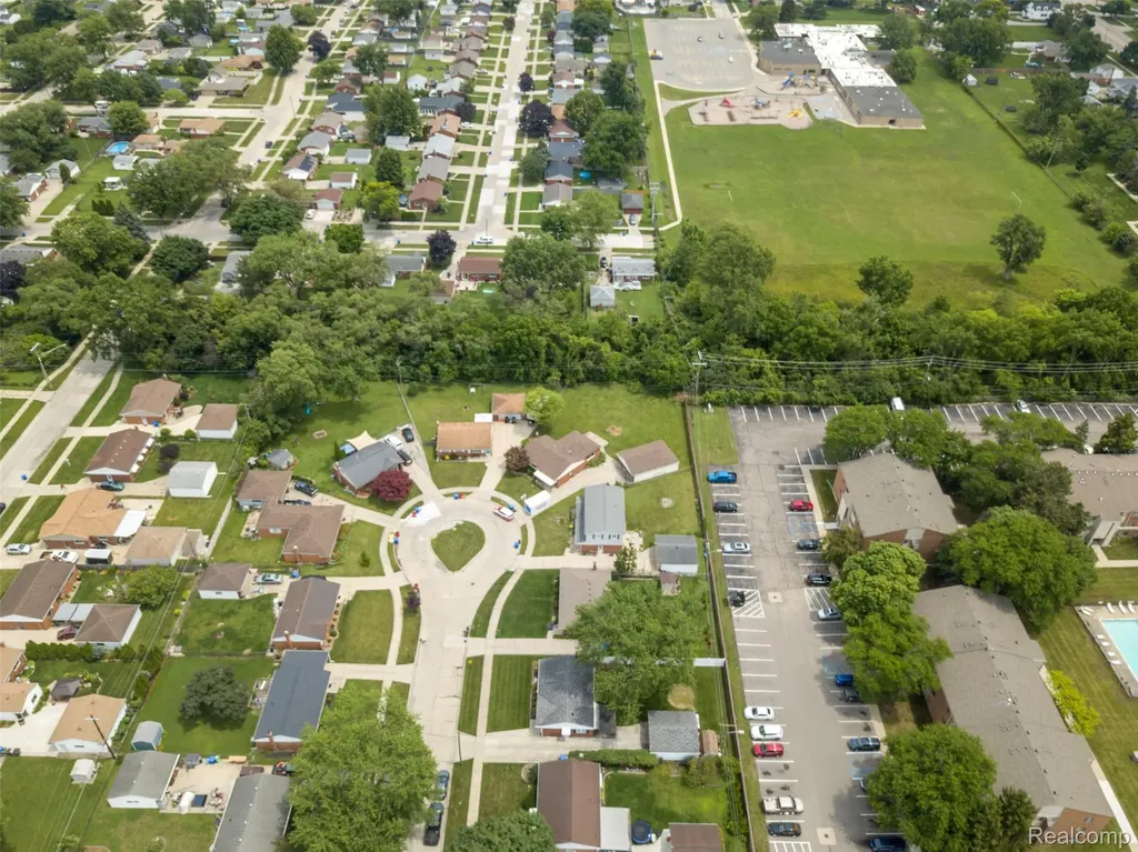 16944 Hans Court Fraser City MI 48026