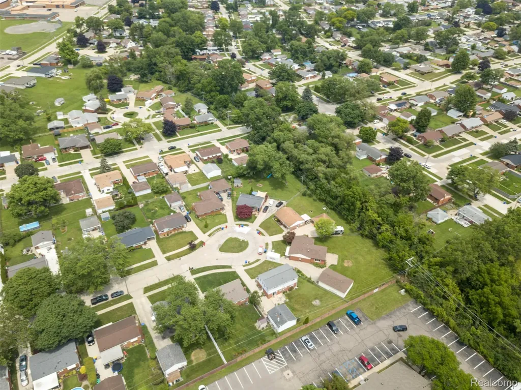 16944 Hans Court Fraser City MI 48026