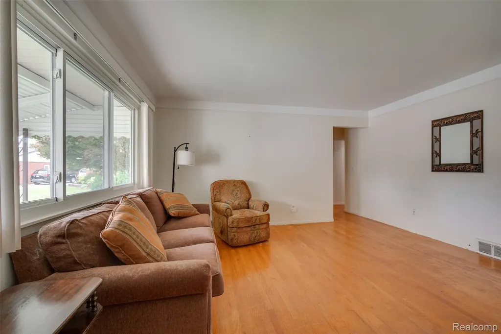 16944 Hans Court Fraser City MI 48026