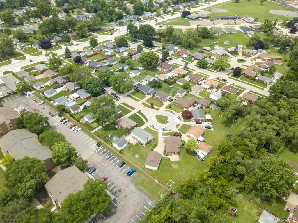 16944 Hans Court Fraser City MI 48026