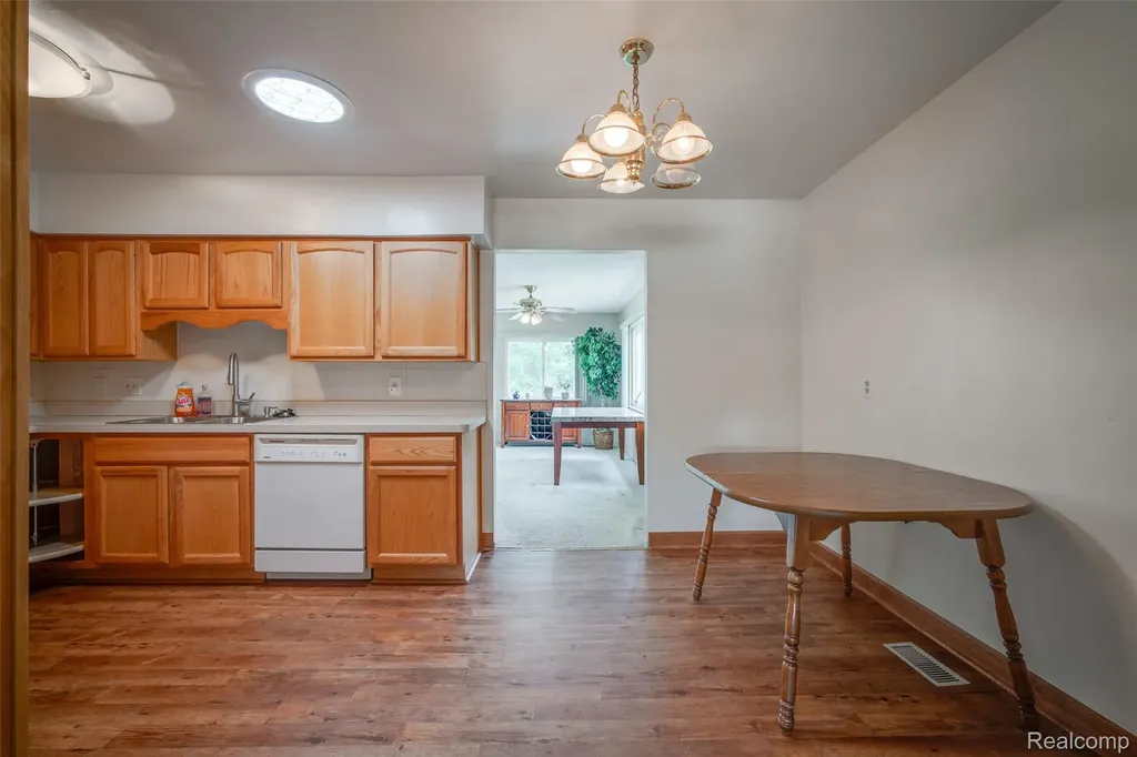 16944 Hans Court Fraser City MI 48026