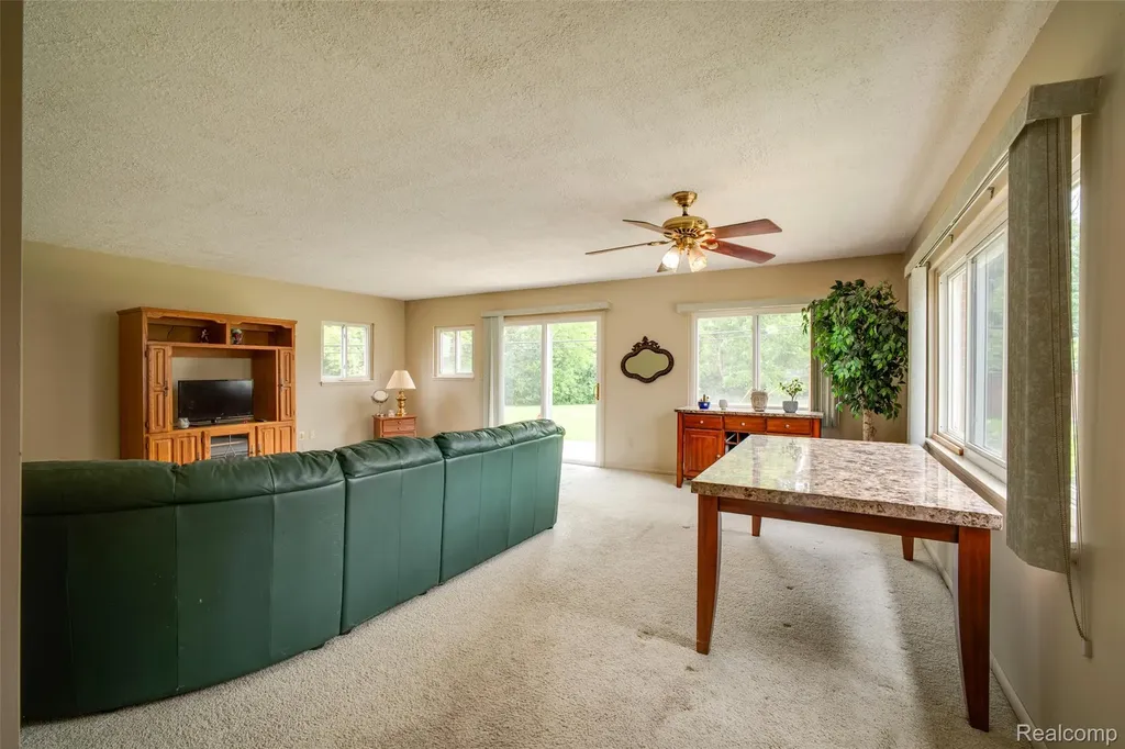 16944 Hans Court Fraser City MI 48026