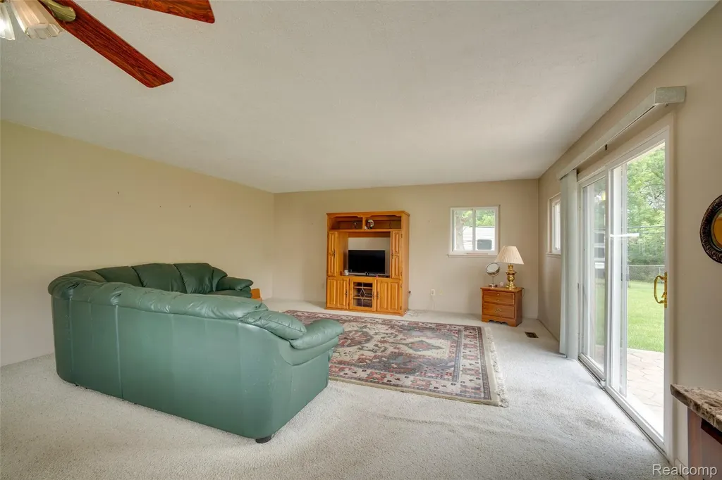 16944 Hans Court Fraser City MI 48026