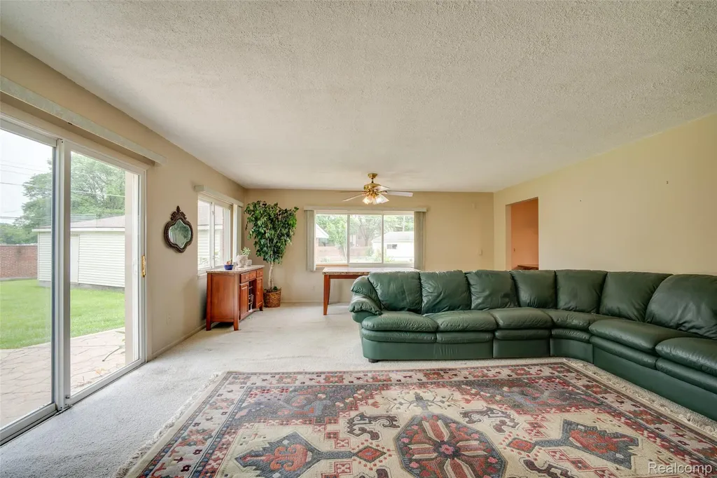 16944 Hans Court Fraser City MI 48026