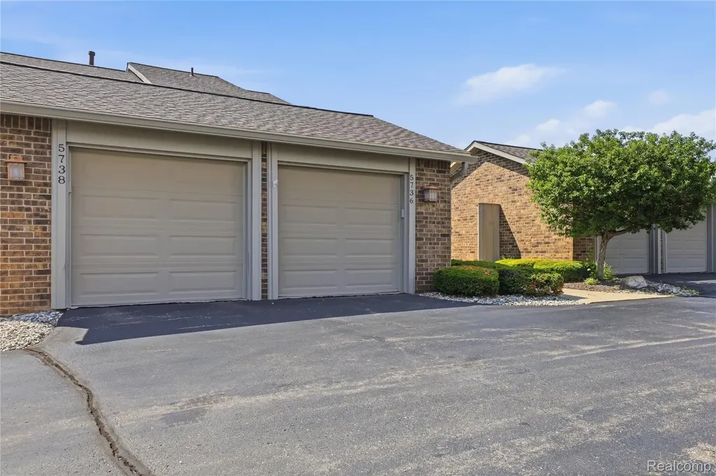 5736 Woodland View Independence Charter Township MI 48346